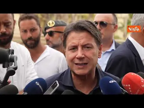 Conte a Lampedusa: "Non vi abbandoniamo"
