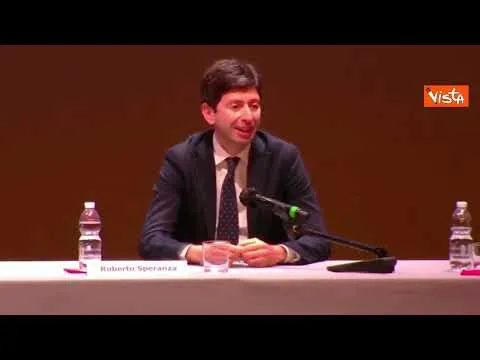 Covid, Speranza: "Importante fare secondo richiamo vaccino per fragili e anziani"