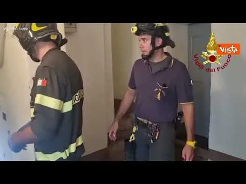 L'intervento dei Vigili del Fuoco in seguito al terremoto tra Emilia-Romagna e Toscana, le immagini