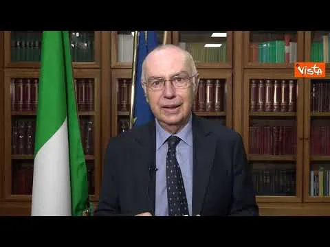 Rezza (Min. Salute): “Anche in estate indossate mascherina in casi di aggregazione persone”