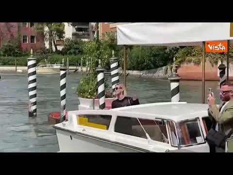 Venezia80, l'influencer Nina Rima arriva al Festival del Cinema
