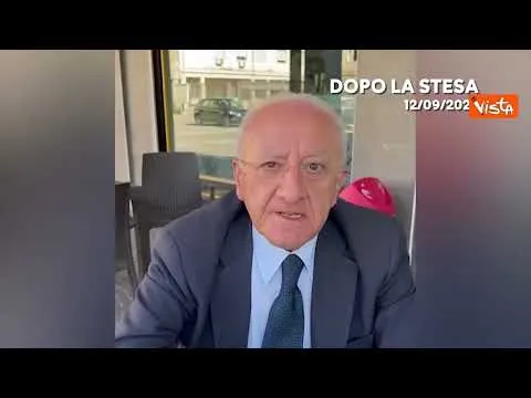 De Luca a Caivano a sorpresa: Prendere un caffè ha un gusto fantastico