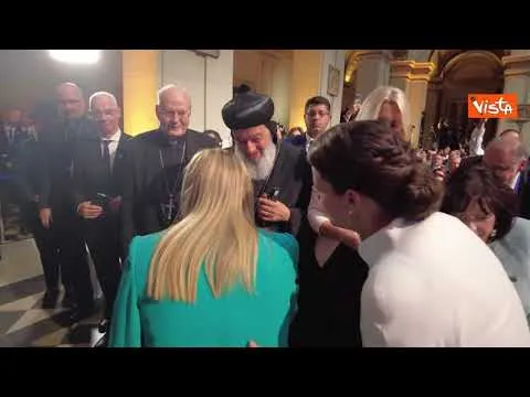 Meloni a Budapest per Forum Natalità, l'abbraccio con Orban al suo arrivo