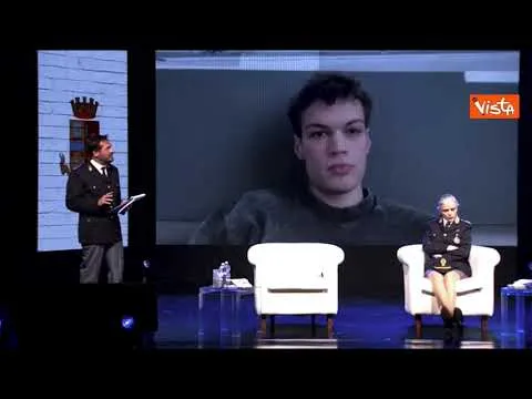 Cuoriconnessi, Blanco a studenti: "Attenti al web, è un'arma a doppio taglio"
