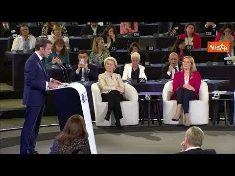 Macron: "Sostenere Ucraina, ma non siamo in guerra con Russia"