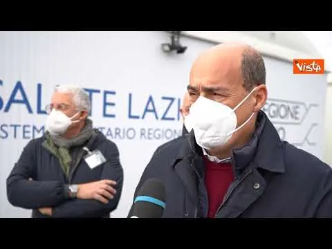 Zingaretti all'hub la Vela: "Un grazie agli operatori della Sanità. Andiamo a vaccinarci"