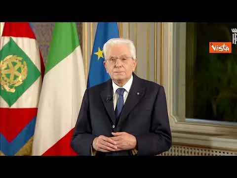 Mattarella e gli auguri a Papa Francesco nel messaggio di fine anno: "Grazie per amore che esprime"