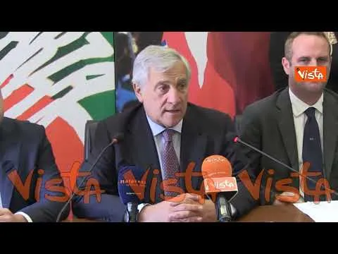 Tajani: “Lanciata campagna con immagine di Berlusconi in tutte le località di vacanza”
