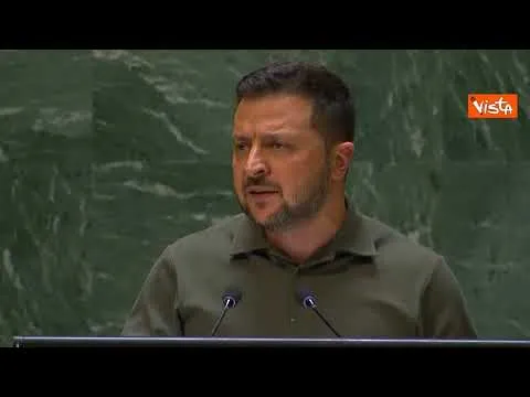 Zelensky: "Russia non ha diritto ad avere armi nucleari"