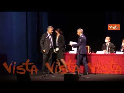 L'Ad di Ferrovie dello Stato Ferraris riceve il Premio Guido Carli, il momento della consegna