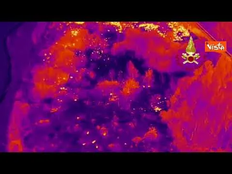 Incendi in Salento, le immagini della termocamera dei Vigili del Fuoco