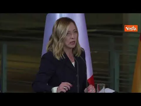 Meloni a Berlino: "Con Scholz parliamo in modo chiaro, è una persona molto affidabile"