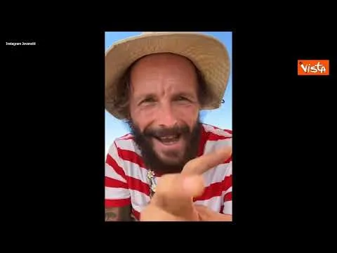 Jovanotti, "No al lavoro in nero e agli econazisti"