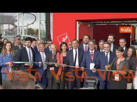 Salone del Mobile Milano, ecco il taglio del nastro con Giorgetti, Fontana e il sindaco Sala