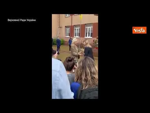 Jill Biden incontra la moglie di Zelensky, Olena Zelenska, in Ucraina