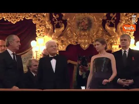 Lungo applauso per presidente Mattarella al Teatro La Fenice a Venezia