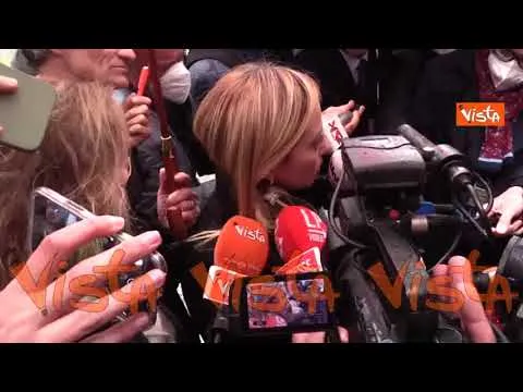 Meloni all'evento Fare Futuro con Letta: "Feeling tra noi? Confronto tra avversari è normale"