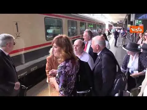 Arriva la flotta azzurra turistica di Fs, il viaggio inaugurale con l'Ad Ferraris, Rixi e Lino Banfi