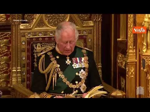 Il principe Carlo in Parlamento per il Queen's Speech, sostituisce Regina per la prima volta dal '63