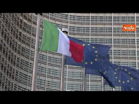 Draghi a Bruxelles incontra von der Leyen, la bandiera italiana sventola fuori da Commissione Ue