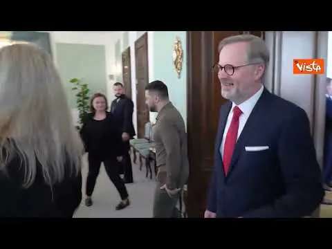 Zelensky arriva a Praga, l'incontro con il Primo Ministro Fiala