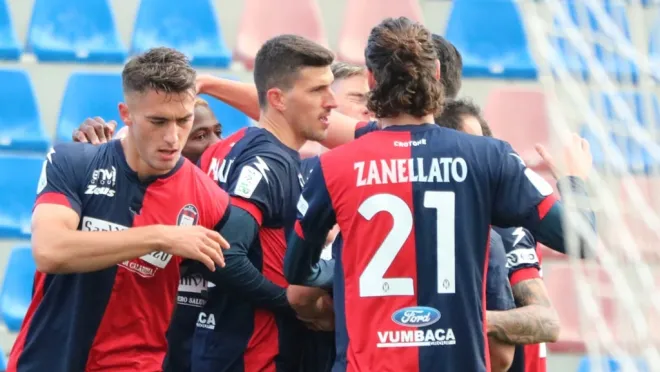 SERIE B | Calcio: il Crotone torna finalmente alla vittoria. Pareggio Reggina, cade il Cosenza in casa