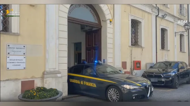 Isola Capo Rizzuto, confisca da 300mila euro: indagati padre e figlio