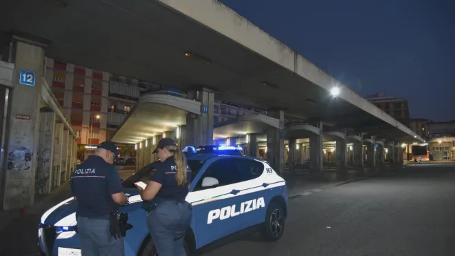 Cosenza, controlli a tappeto della Polizia alla stazione delle autolinee
