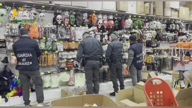 Vibo, GdF sequestra migliaia di articoli di Halloween e bigiotteria irregolari
