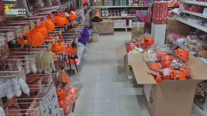 Halloween, la Guardia di Finanza sequestra 30mila prodotti non sicuri