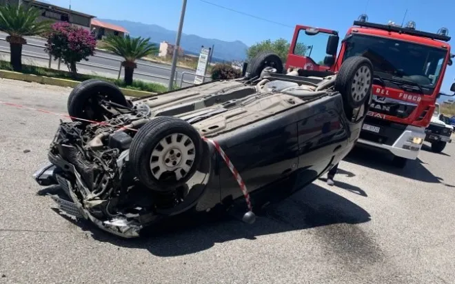 Auto si ribalta sul tratto reggino della Ss 106 Jonica, morta una donna di 53 anni