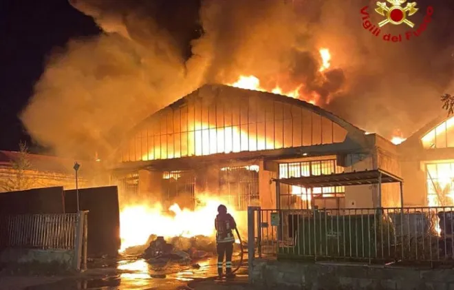 Gli portano via l'alloggio popolare a Catanzaro per occuparlo abusivamente: due indagati per atti persecutori