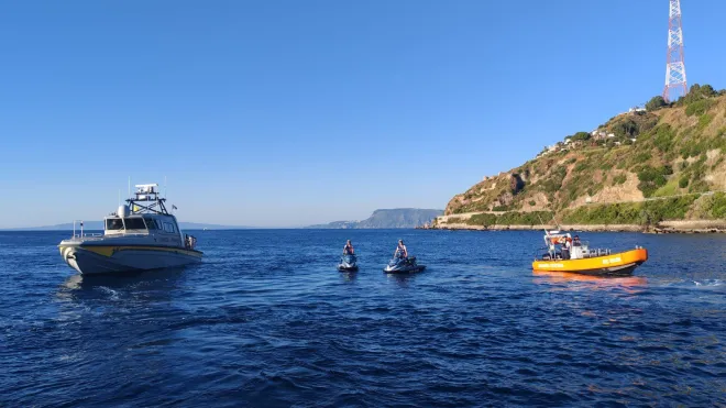 Villa San Giovanni, Scilla e Bagnara, controlli in mare: multe per 4.000 euro