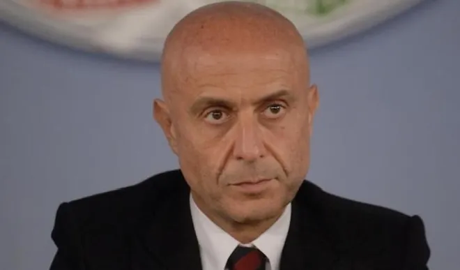 Calabria ammalato grave. Per la Regione servono grandi personalità alla Marco Minniti!