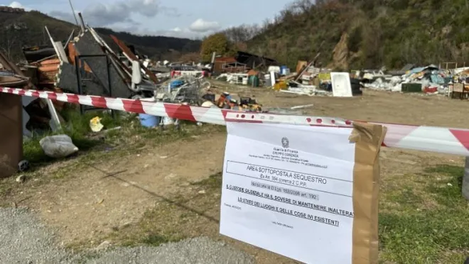 Sequestrata una discarica abusiva di oltre 2000 mq a Cosenza