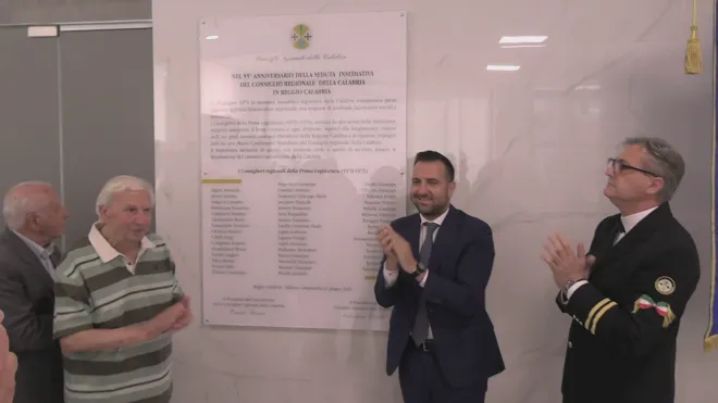Scoperta targa in memoria del primo Consiglio Regionale