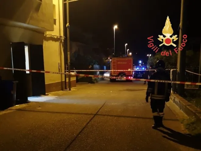 Lamezia, ordigno esplode davanti ad un circolo ricreativo