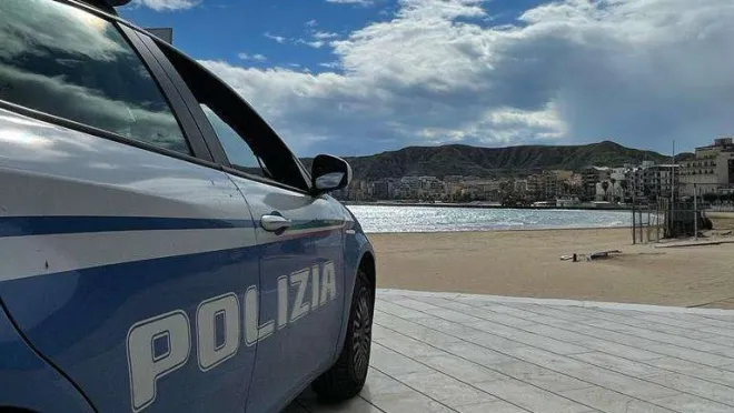 Perseguitava il dipendente di un patronato di Crotone, divieto di avvicinamento