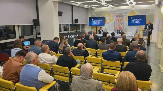 Caro carburanti e agricoltura, “Coltiviamo l’Italia” fa tappa in Calabria: annunciati 597 milioni