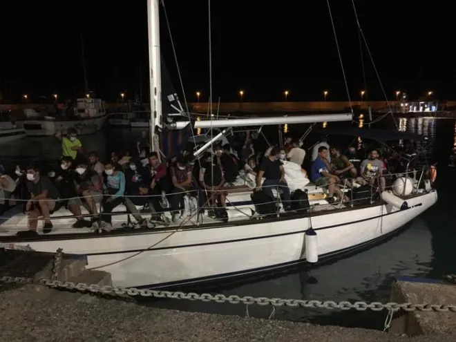 Nuovo sbarco a Roccella Jonica: ci sono anche alcuni minori non accompagnati