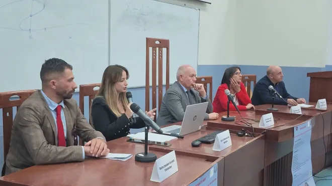 Il messaggio ai giovani: "La violenza non è amore"