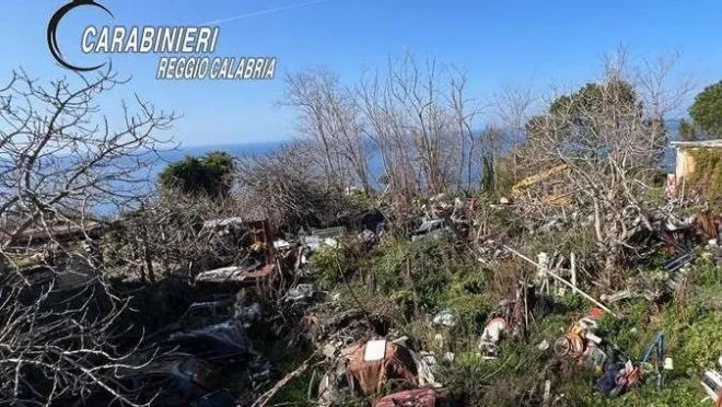 Palmi, sequestrata discarica abusiva di rifiuti speciali
