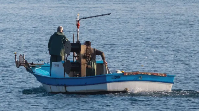 Caro carburante, la protesta si allarga: scendono in campo anche i pescatori
