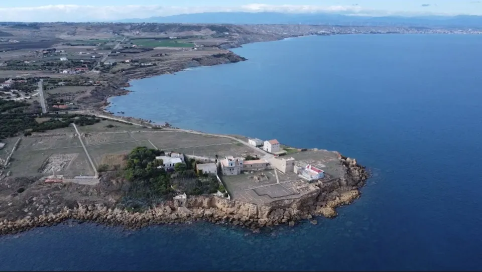 Capocolonna senz'acqua da 20 giorni: la protesta del parroco