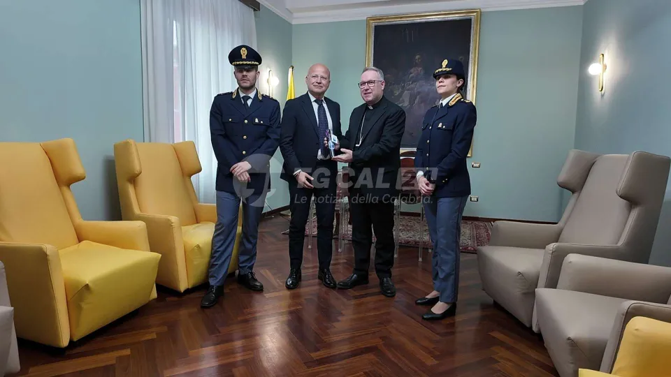 L'Olio di Capaci arriva all'Arcidiocesi di Crotone-Santa Severina