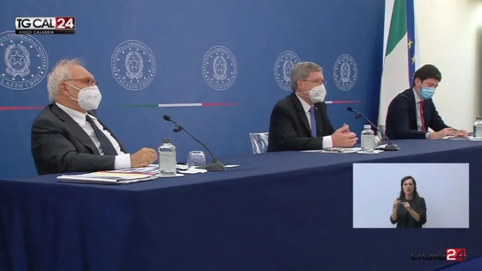 Dl Green pass in vigore dall'1 settembre: obbligatorio a scuola, università e trasporti (VIDEO)