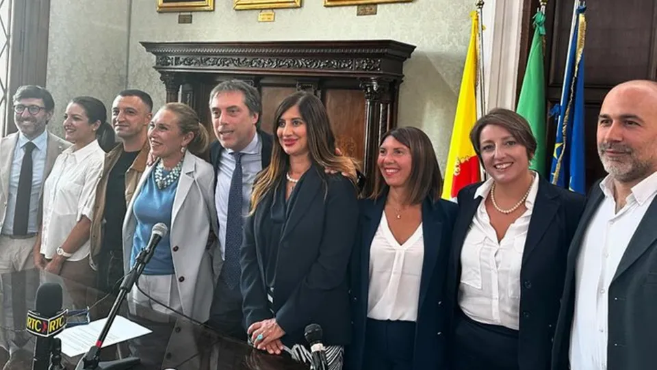 Il sindaco di Catanzaro, Fiorita, presenta la nuova Giunta