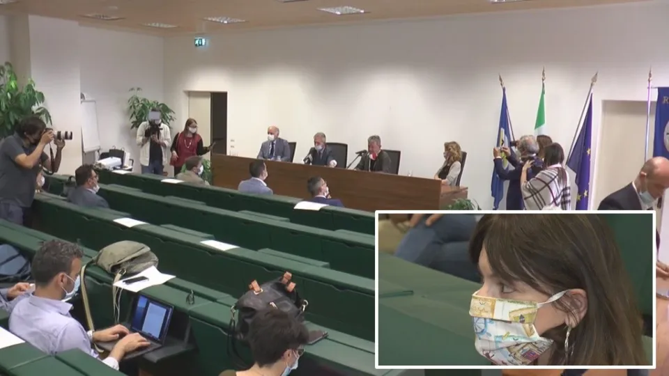 Mascherine made in Calabria: quattro aziende convertono parte della loro attività (VIDEO)