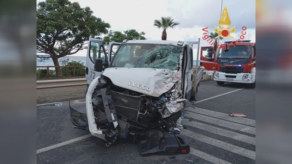 Incidente sulla ss 18 ad Amantea: il bilancio è di tre feriti