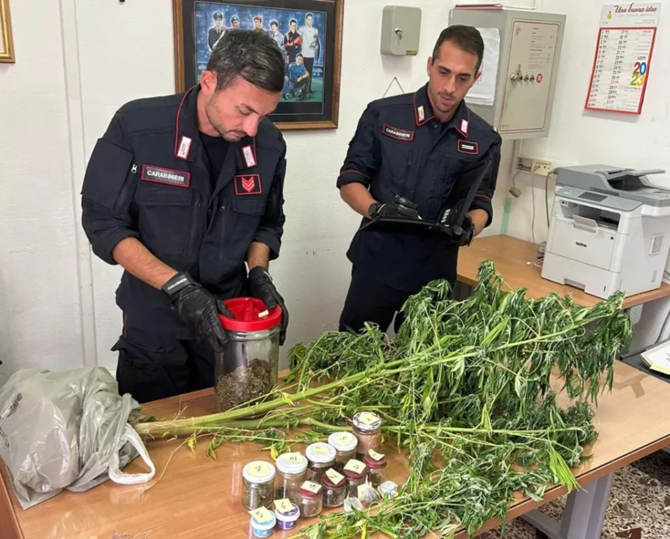 Nascondeva droga all'interno della sua officina a Saracena: arrestato 50enne (VIDEO)